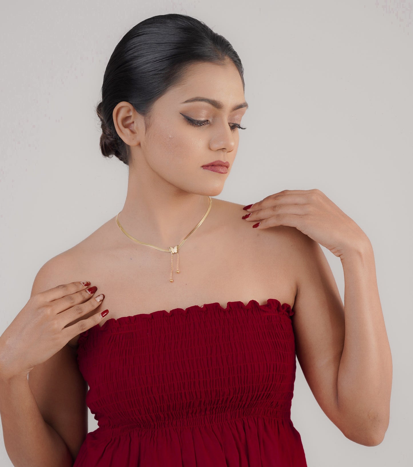 Woman wearing baroque butterfly pendant necklace – Luxteno Sri Lanka