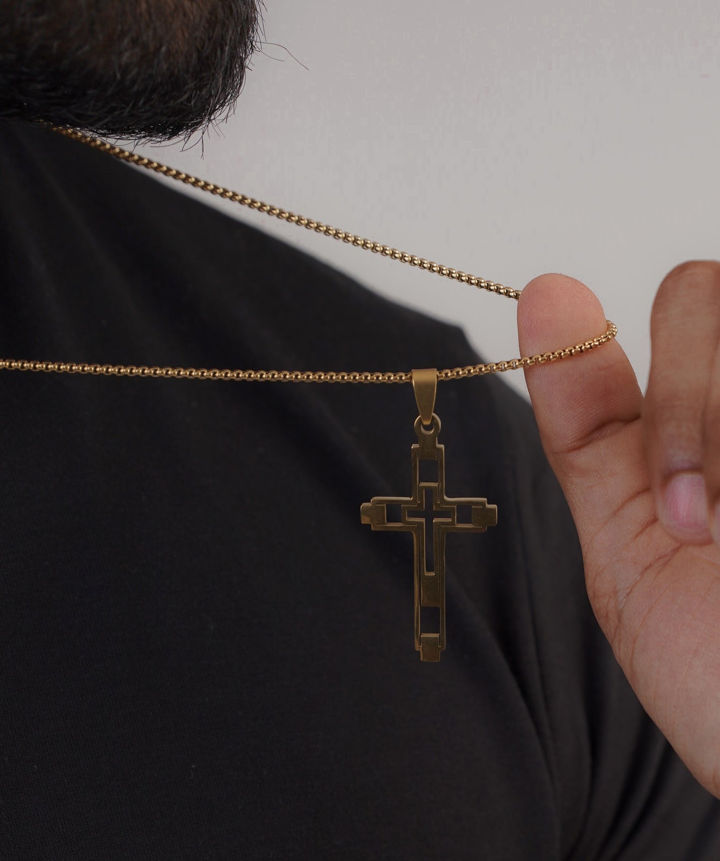 Side view of men's 18k gold plated cross chain necklace – Luxteno Sri Lanka