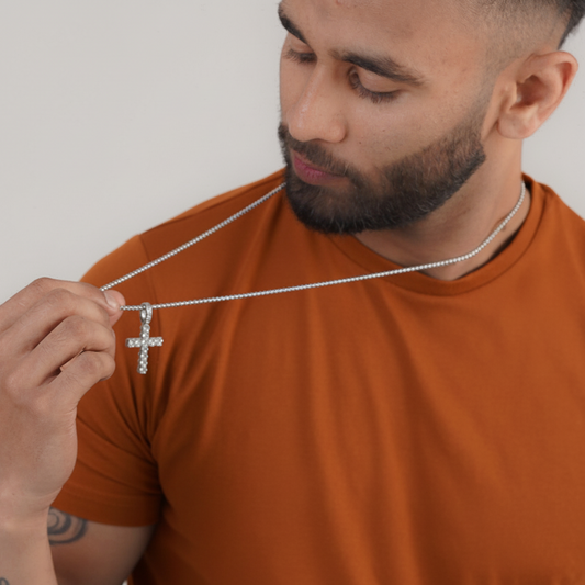 Man wearing men's silver crystal cross necklace – Luxteno Sri Lanka