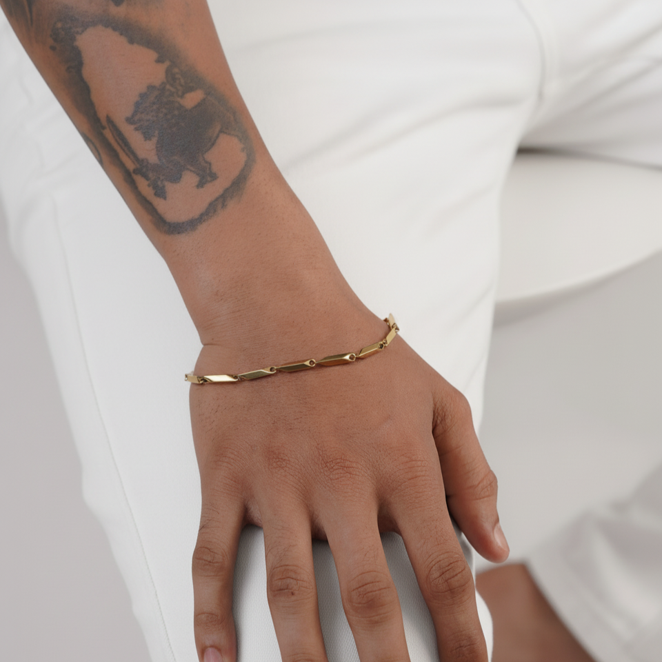 Side view of men's two-tone snake chain bracelet – Luxteno Sri Lanka