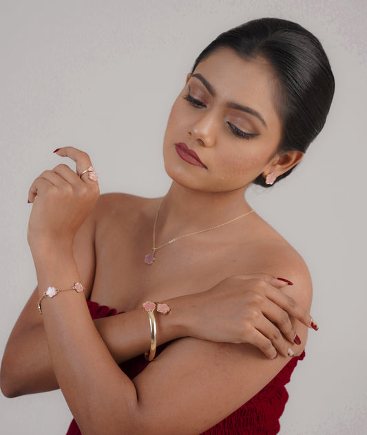 Woman wearing rose gold necklace bracelet and earrings set – Luxteno Sri Lanka