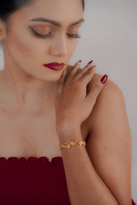 Woman wearing rose gold leaf bracelet – Luxteno Sri Lanka