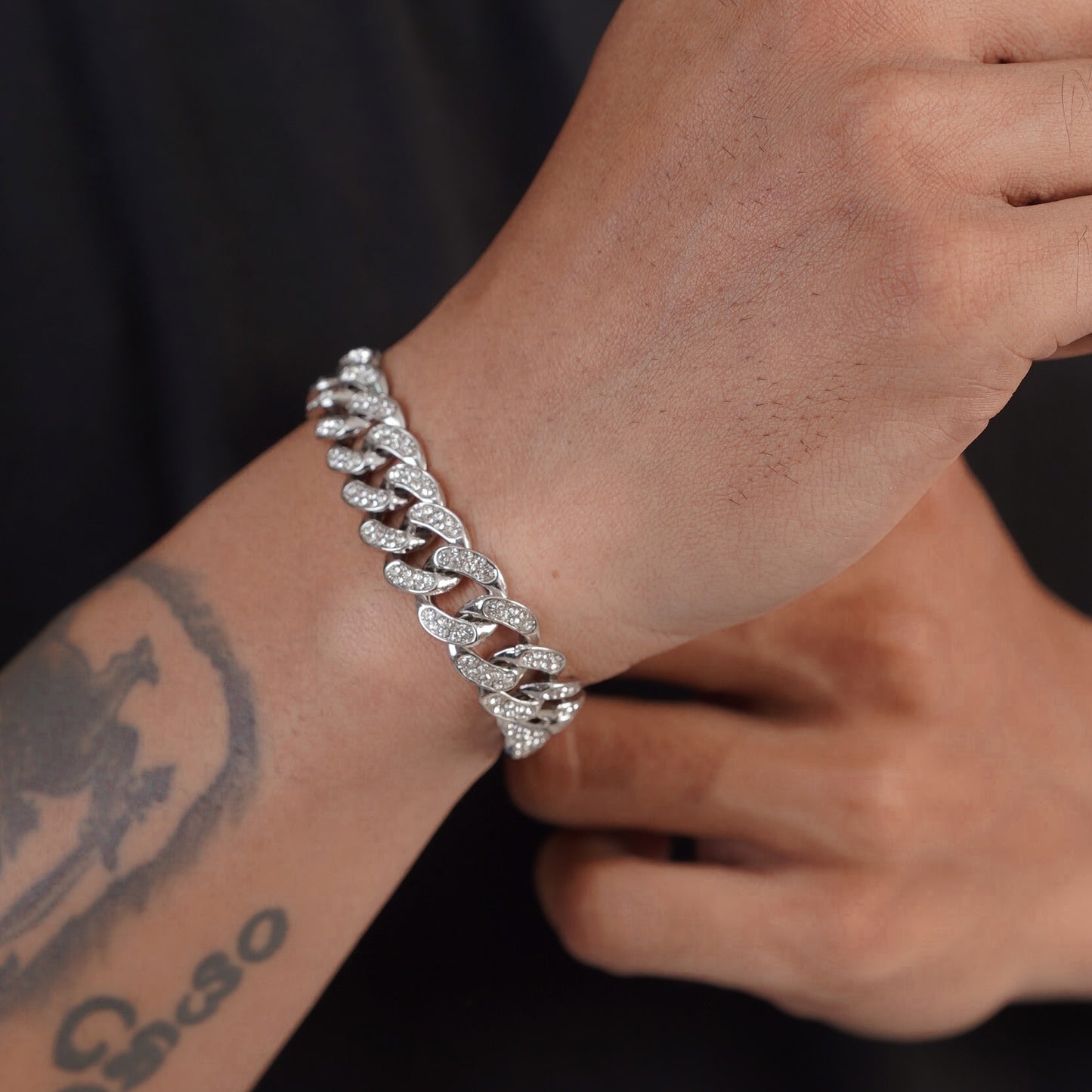 side view of silver chain bracelet with crystals – Sri Lanka jewellery