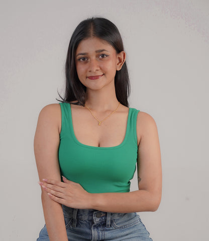 Woman wearing dainty box pendant necklace – Luxteno Sri Lanka