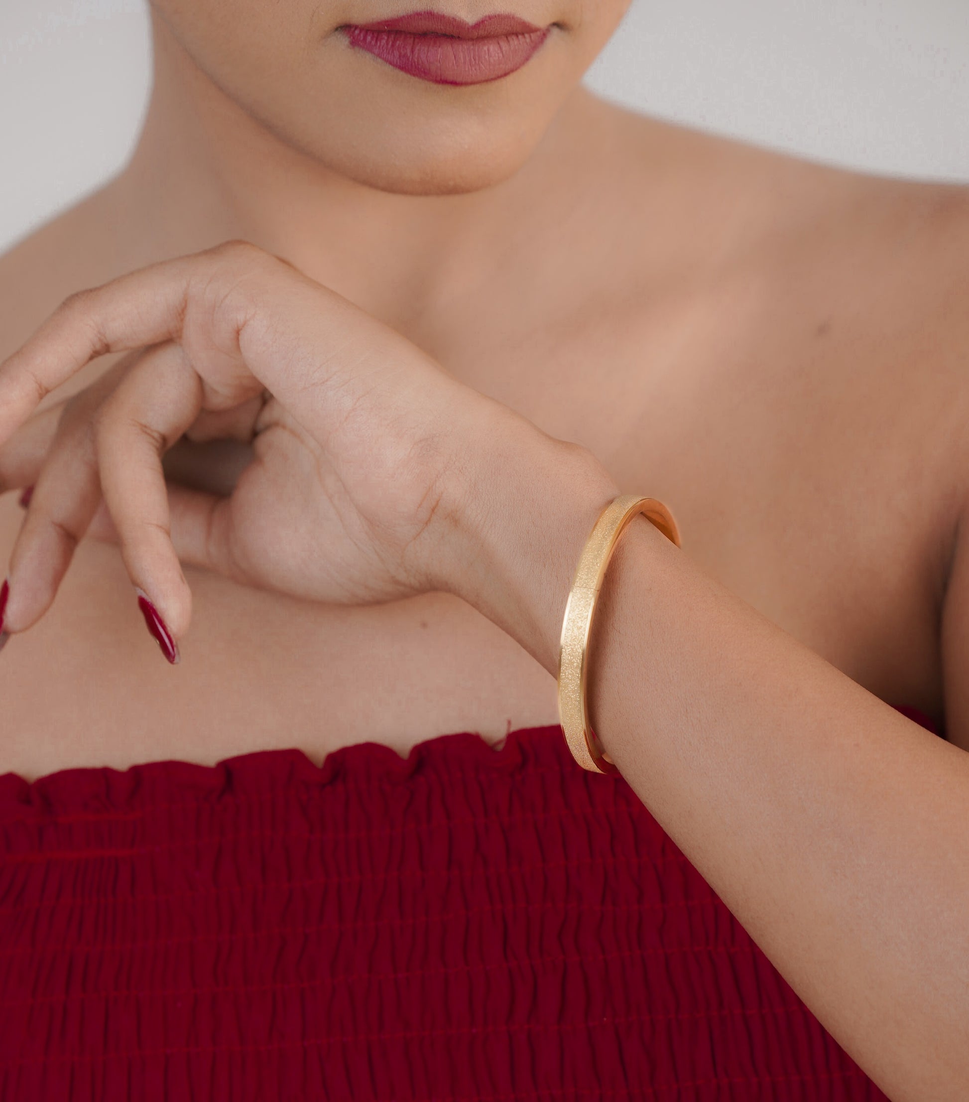 Elegant stars bracelet stacked with other bangles – Luxteno Sri Lanka