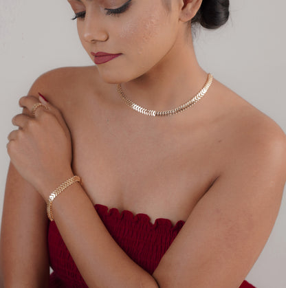 Woman wearing gold leaf necklace and bracelet set – Luxteno Sri Lanka