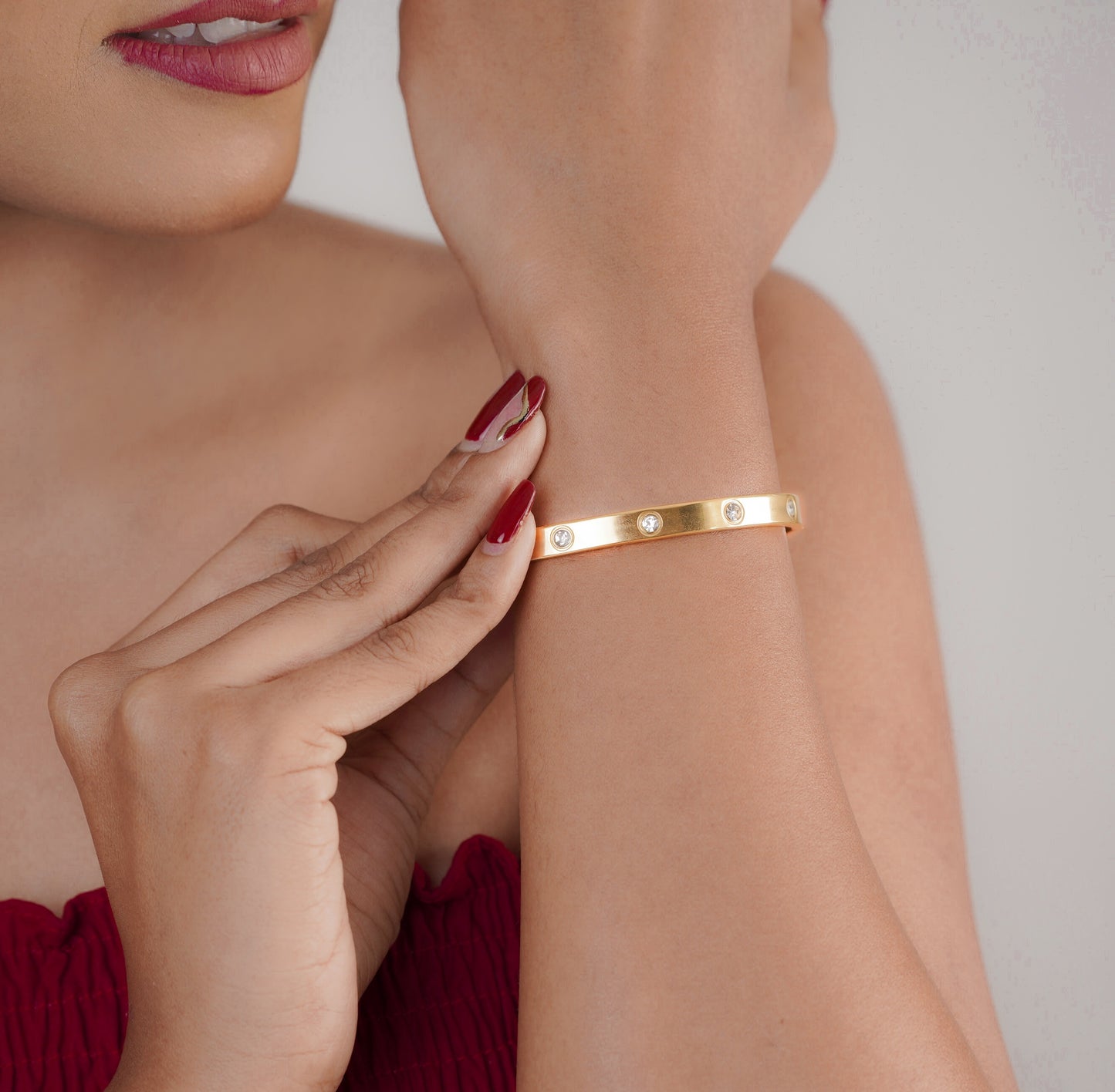 Side view of adjustable gold lotus bracelet – Luxteno Sri Lanka