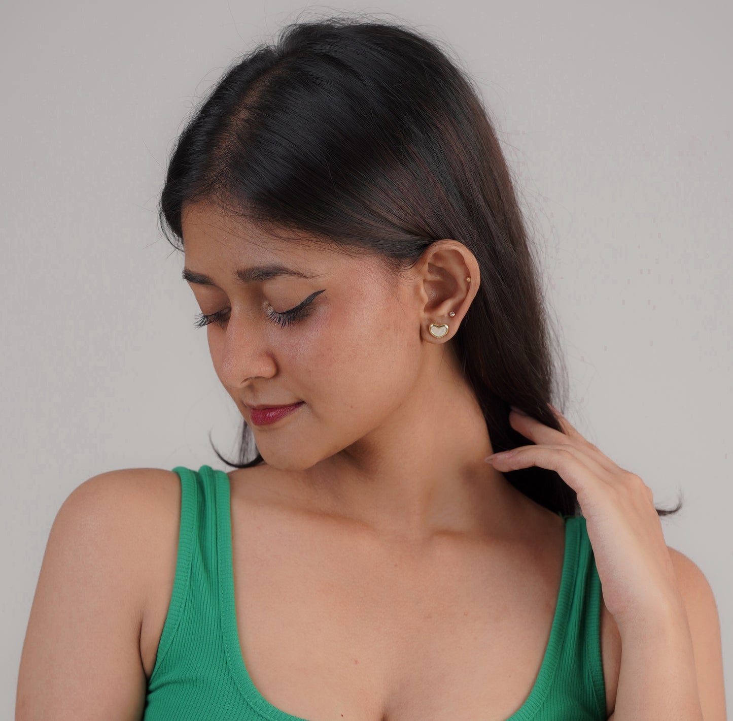 Side view of women's heart hoop earrings – Luxteno Sri Lanka