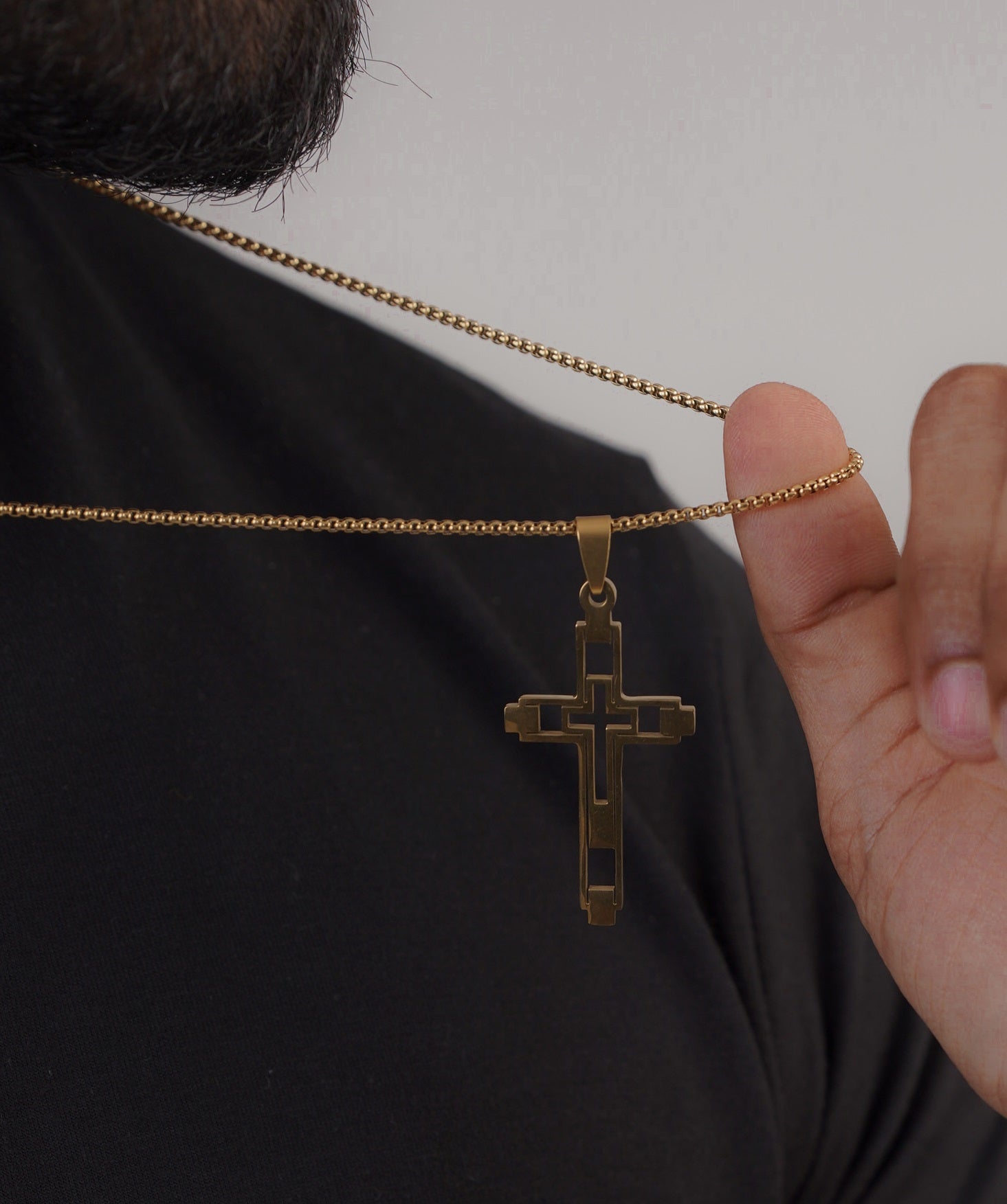 Side view of men's 18k gold plated cross chain necklace – Luxteno Sri Lanka