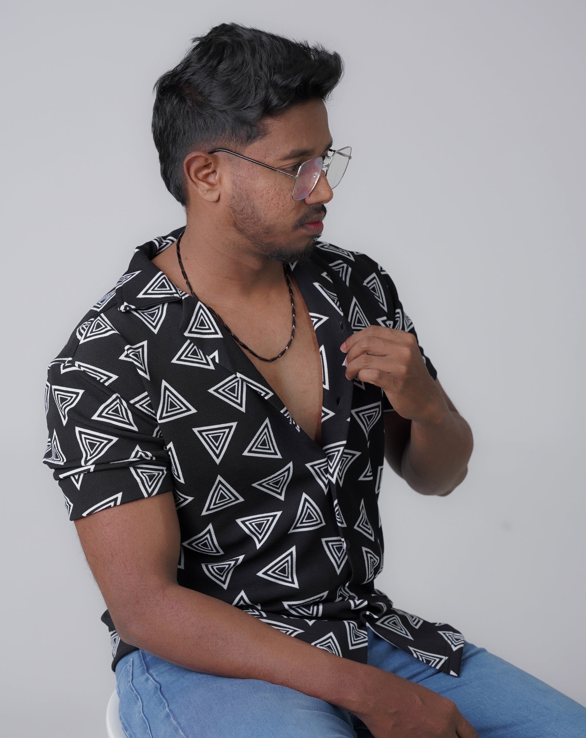 Man wearing men's black layered chain necklace – Luxteno Sri Lanka