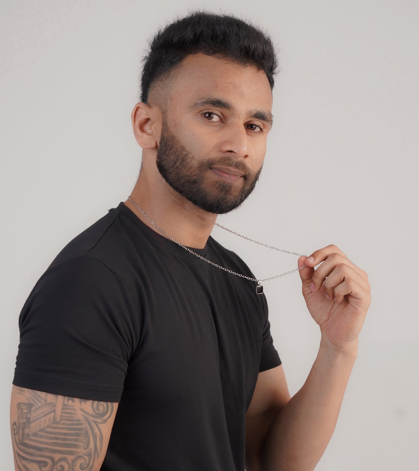 Side view of men's black pendant necklace – Luxteno Sri Lanka