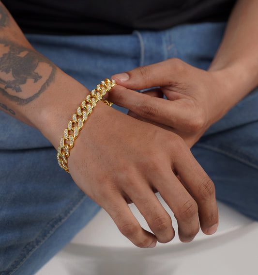 Close-up of gold-plated stainless-steel chain bracelet for men – Sri Lanka jewellery