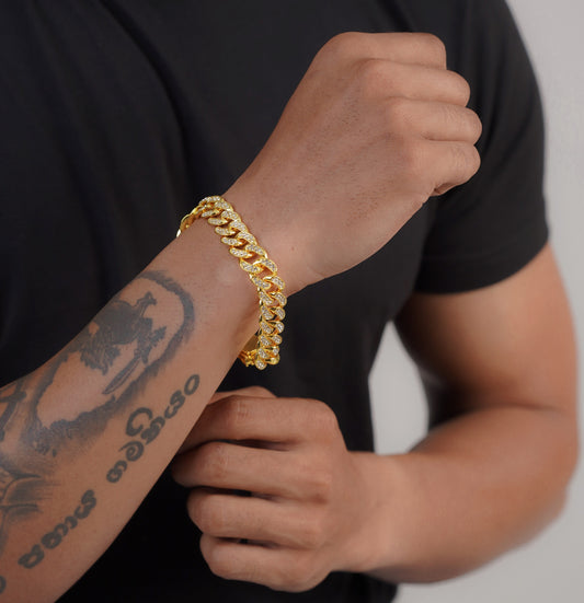 Men's gold chain bracelet on wrist – Luxteno Sri Lanka