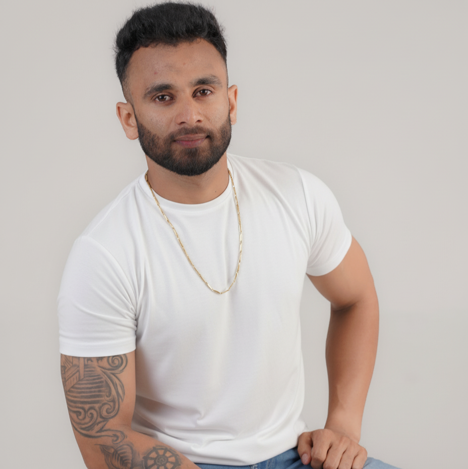 Men's gold snake chain necklace with white t-shirt – Luxteno Sri Lanka