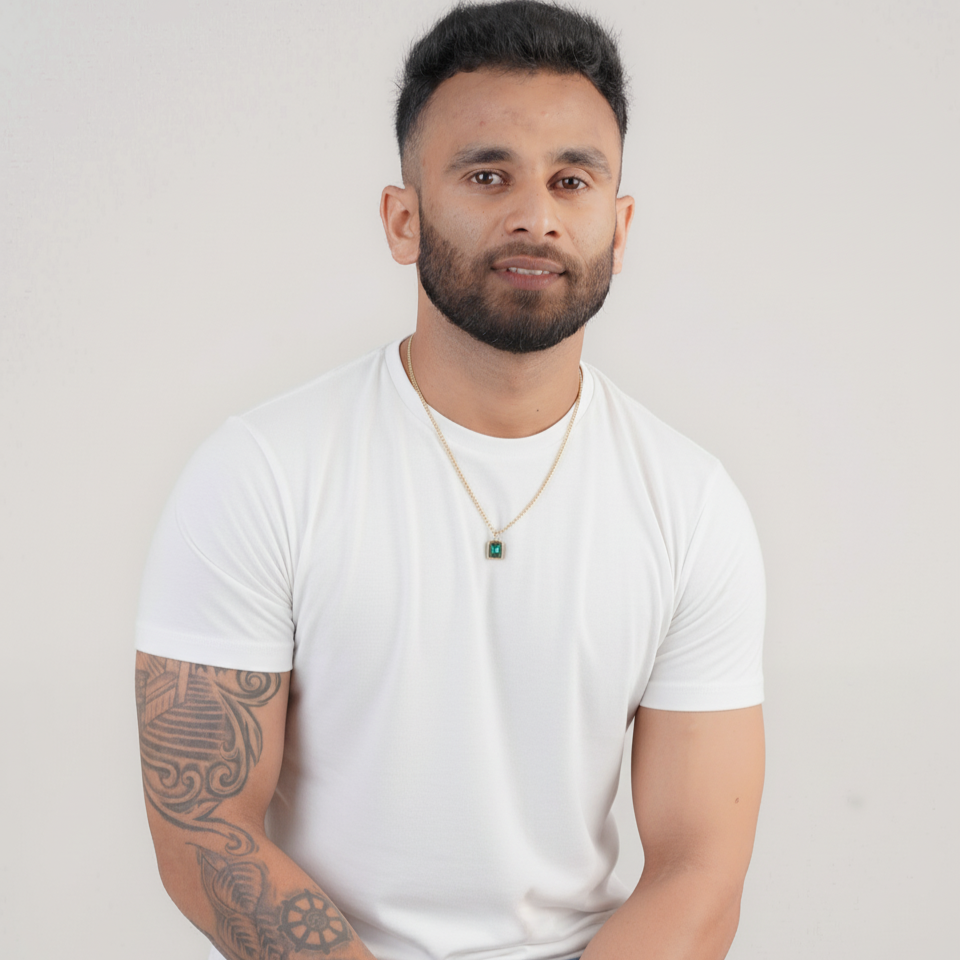 Man wearing men's gold square pendant necklace with green stone – Luxteno Sri Lanka