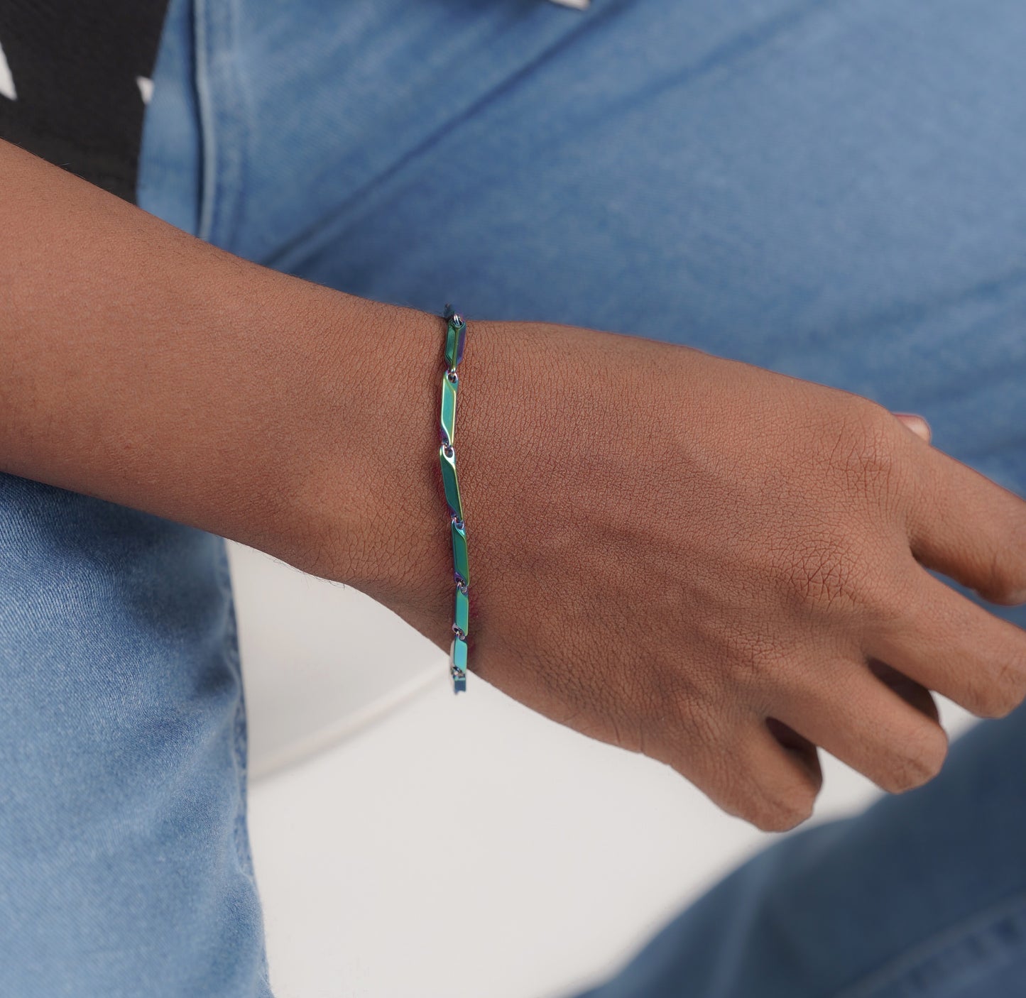 Men's silver and blue chain bracelet on wrist – Luxteno Sri Lanka