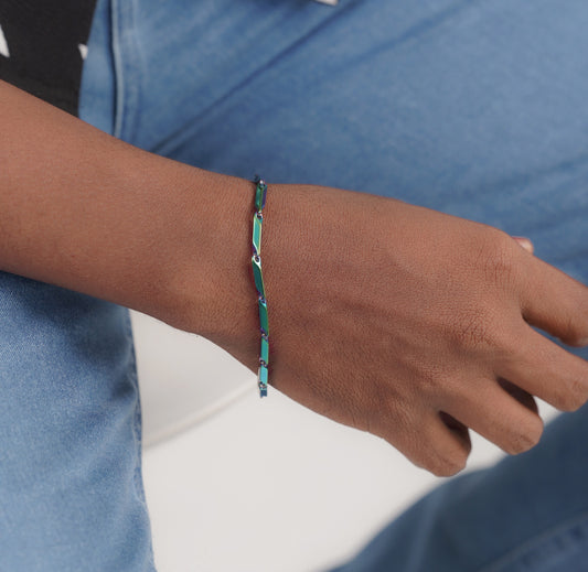 Men's silver and blue chain bracelet on wrist – Luxteno Sri Lanka