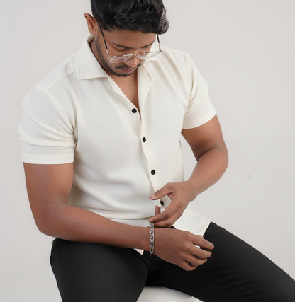 Man wearing men's silver snake chain bracelet – Luxteno Sri Lanka