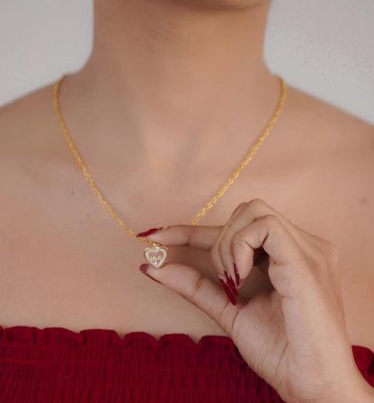 Close-up of silver scallop shell pendant on chain – Sri Lanka jewellery