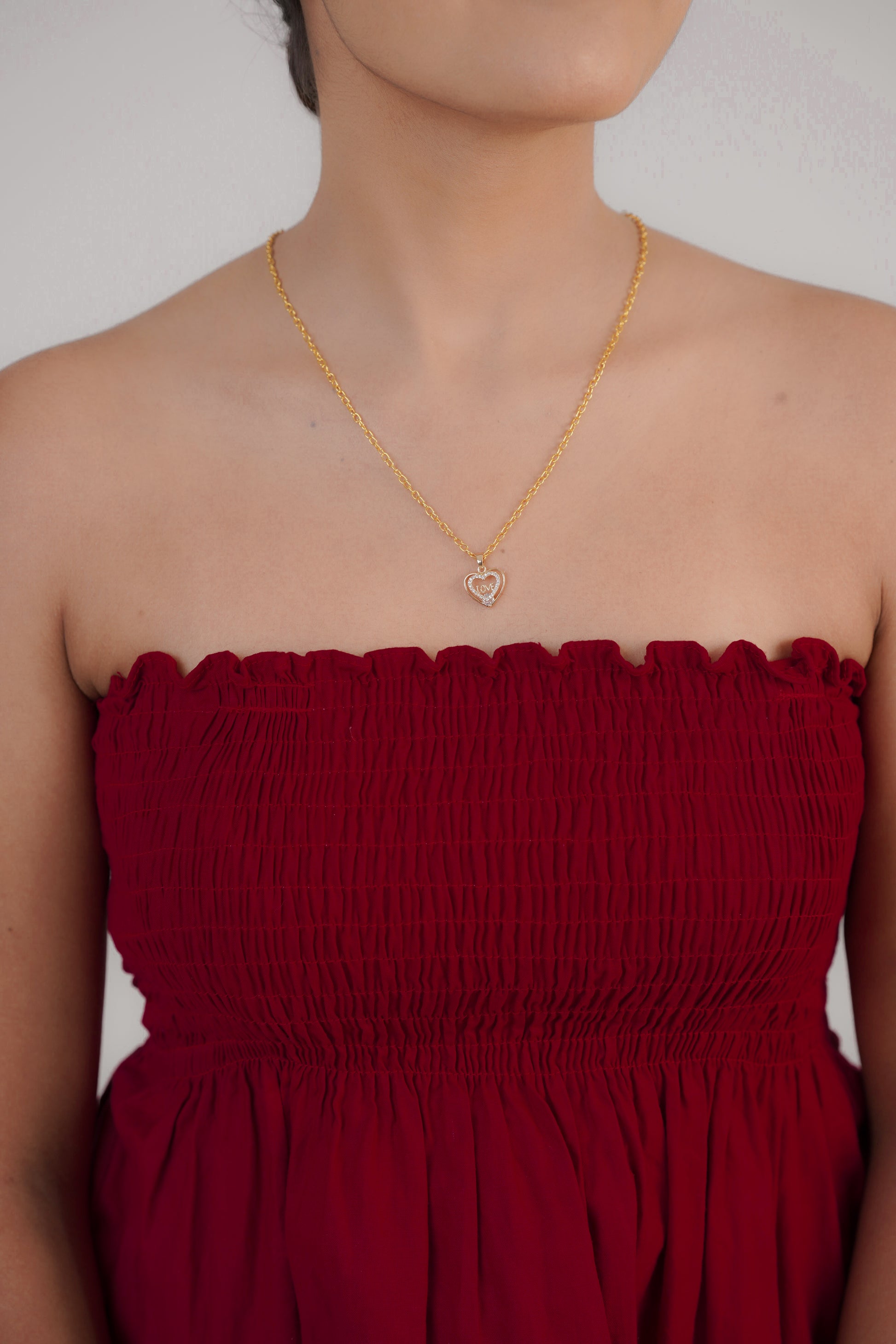 Minimalist shell pendant necklace front view– Luxteno Sri Lanka