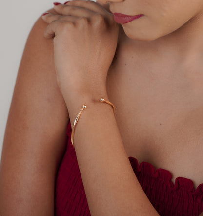 minimal 18k gold-plated stainless-steel bracelet with clean line details