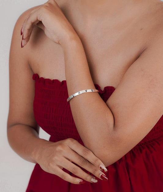 Woman wearing simple silver love letter bracelet – Luxteno Sri Lanka