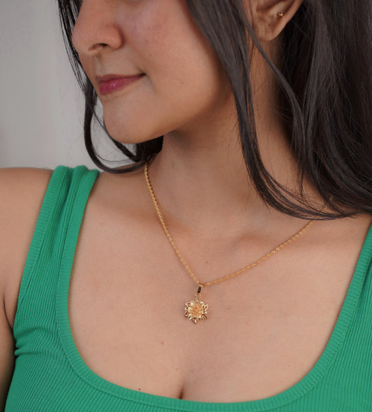 Star leaf classic necklace on neck with green outfit – Luxteno Sri Lanka